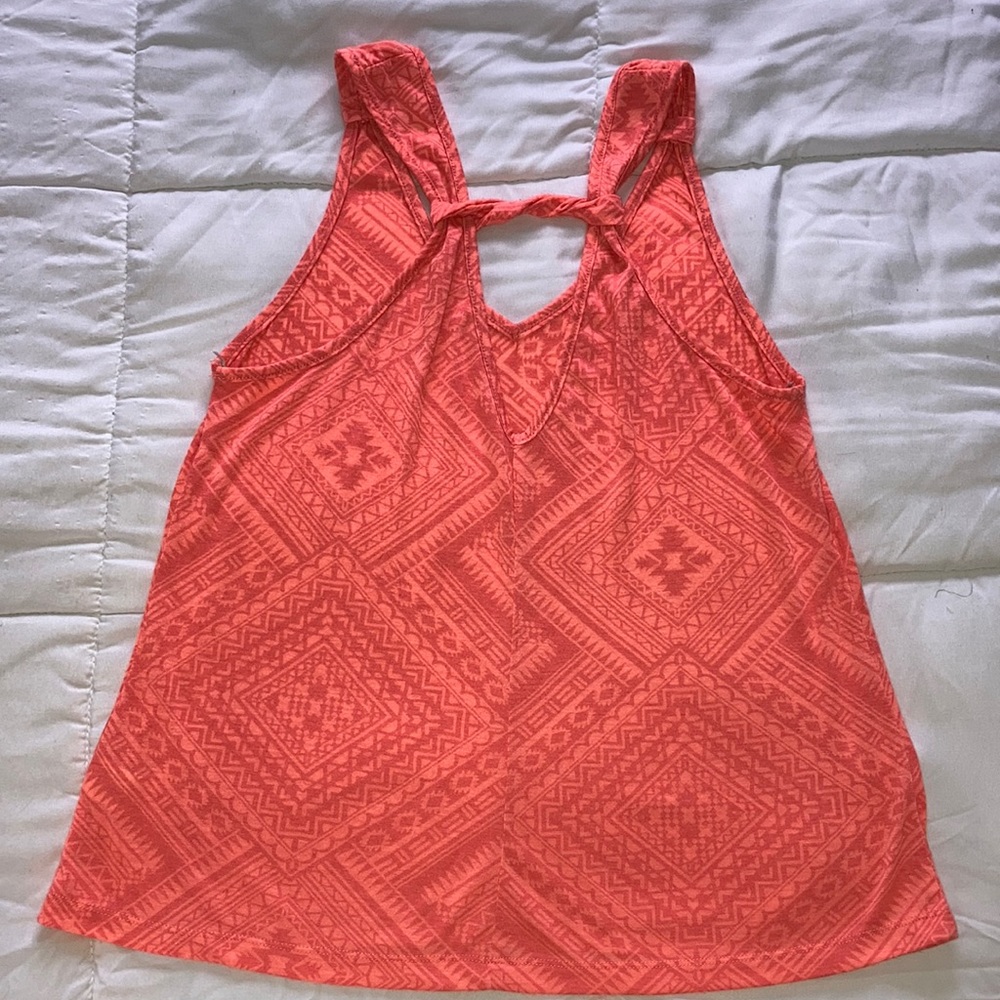 Workout top - Picture 2 of 3